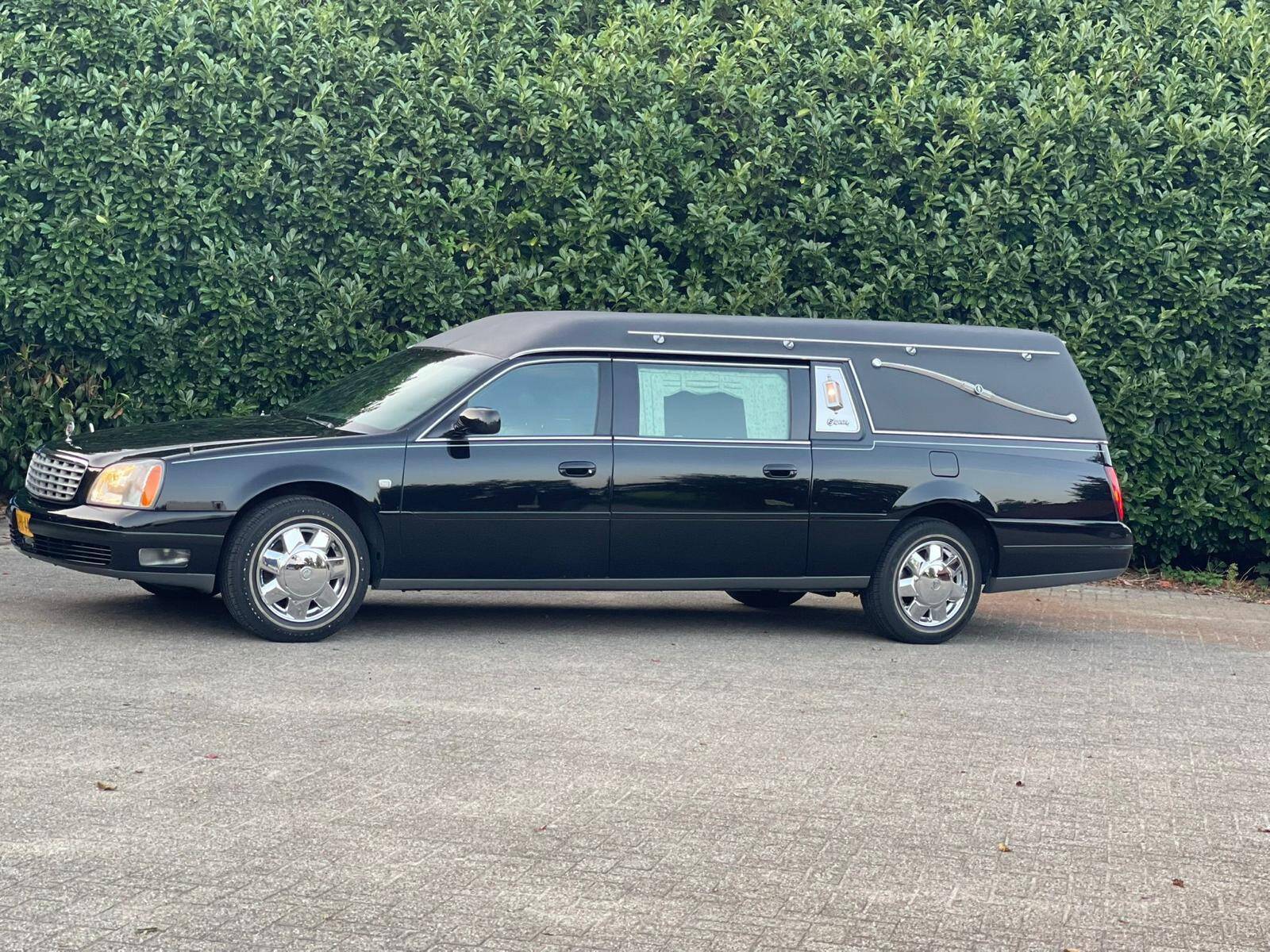 Cadillac de Ville zwarte rouwauto Cadillac de Ville zwarte rouwauto