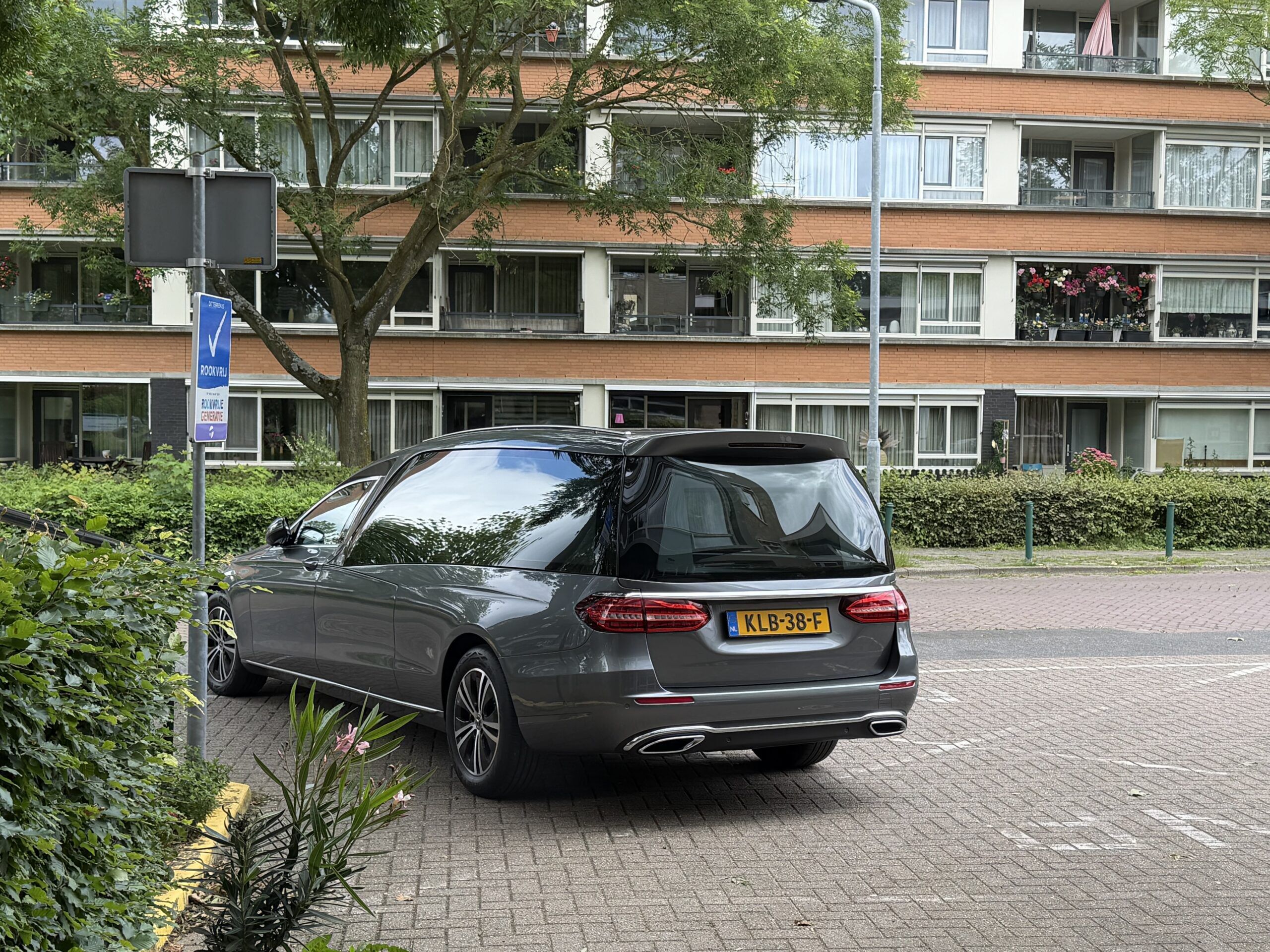 Verzorgingstehuis in Breda, statie rit met de 220D Indus Eneexis Verzorgingstehuis in Breda, statie rit met de 220D Indus Eneexis