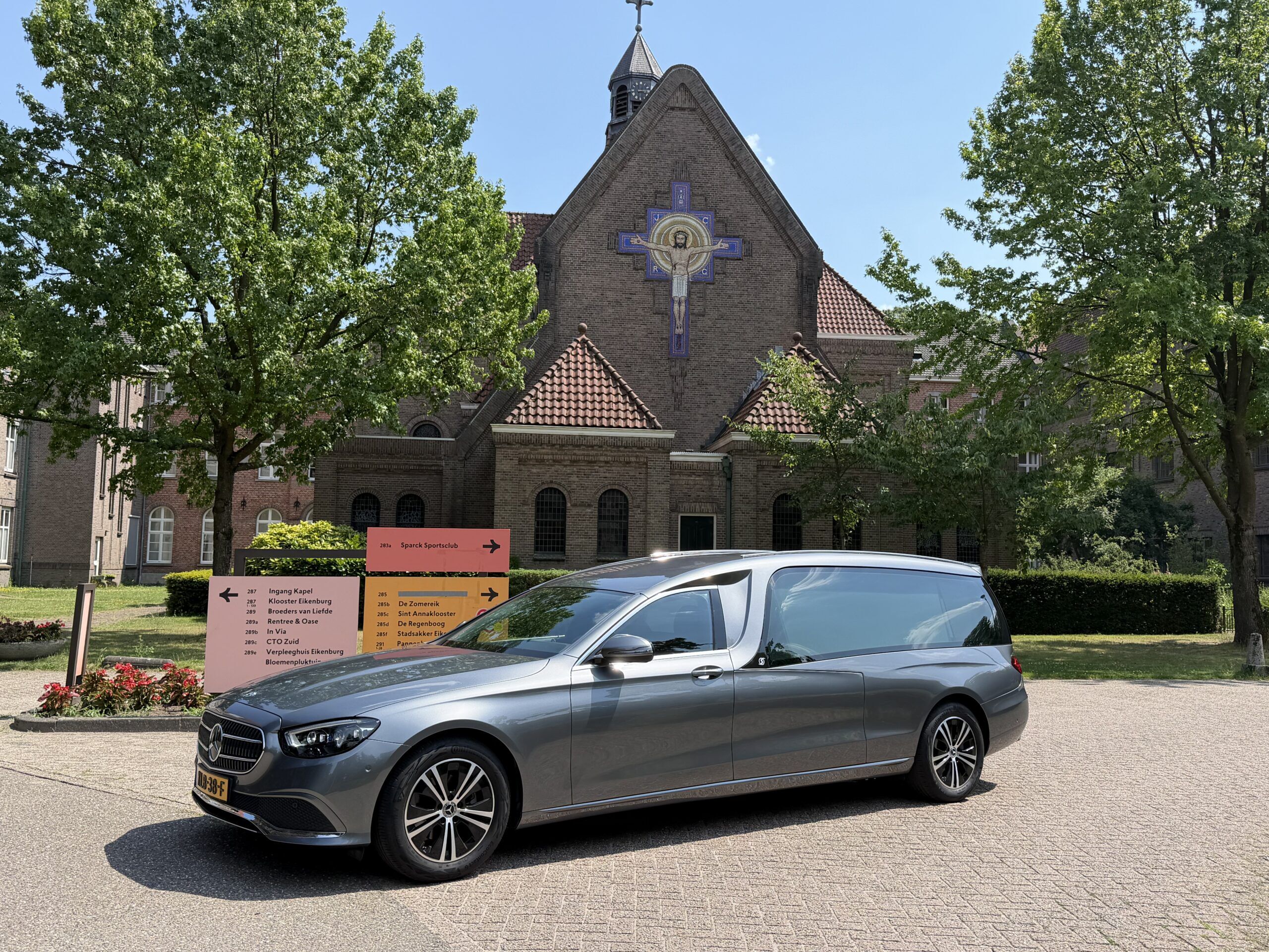 Hospice Kortonjo te Eindhoven statie rit met de 220D Indus Eneexis Hospice Kortonjo te Eindhoven statie rit met de 220D Indus Eneexis